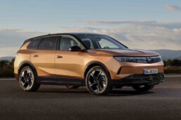 opel-start-stop-uzaktan-calistirma-ekranli-yedek-anahtar_ust