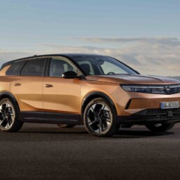 opel-start-stop-uzaktan-calistirma-ekranli-yedek-anahtar_ust